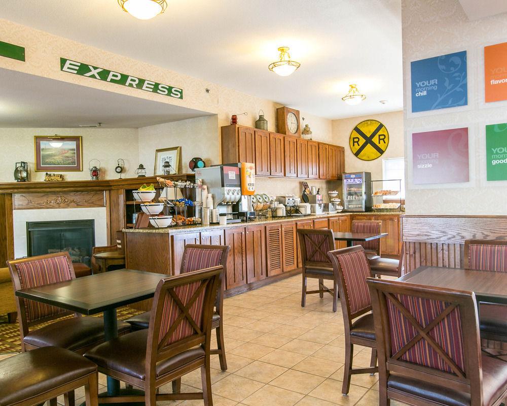 Comfort Inn Warrensburg Station Exteriör bild