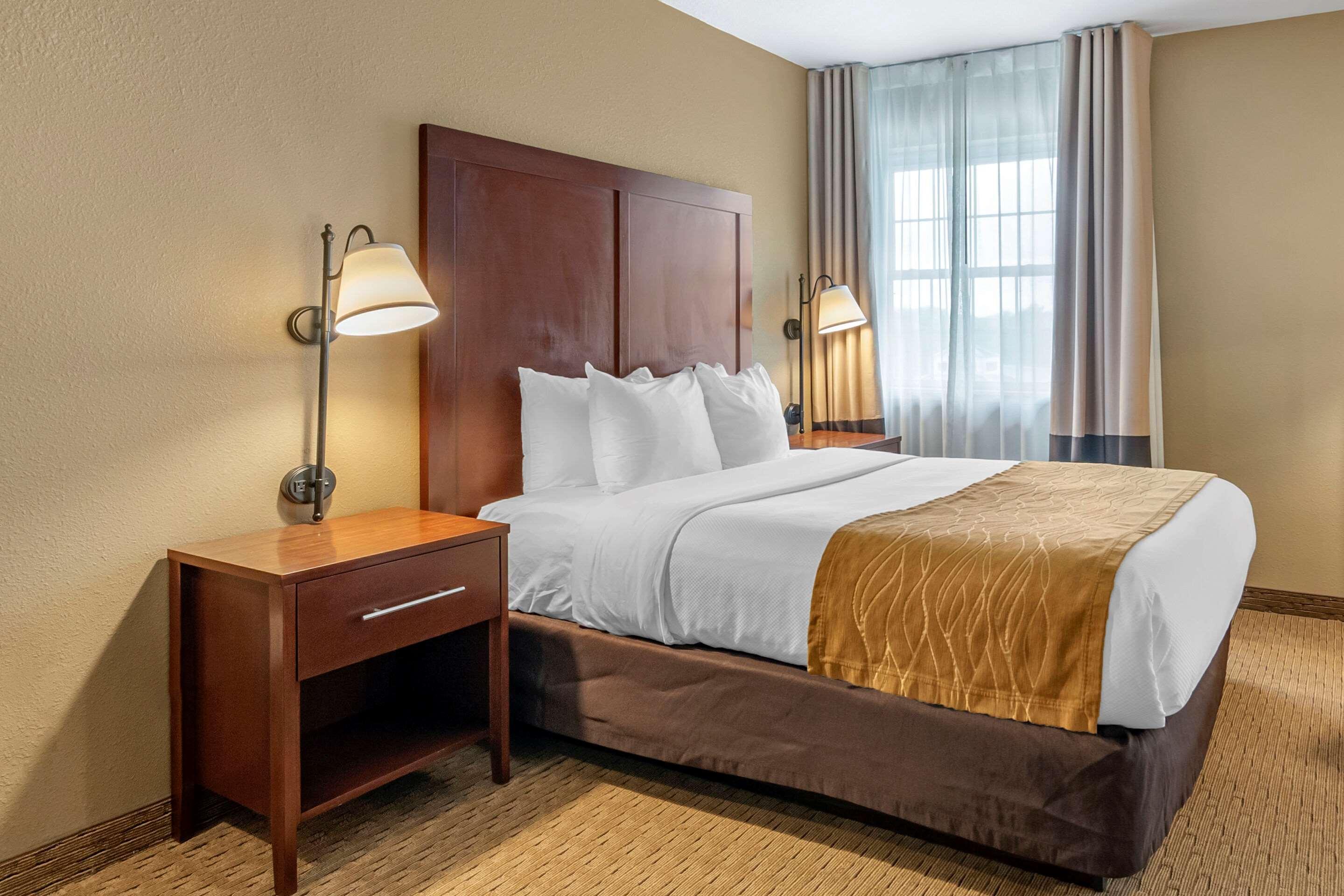 Comfort Inn Warrensburg Station Exteriör bild