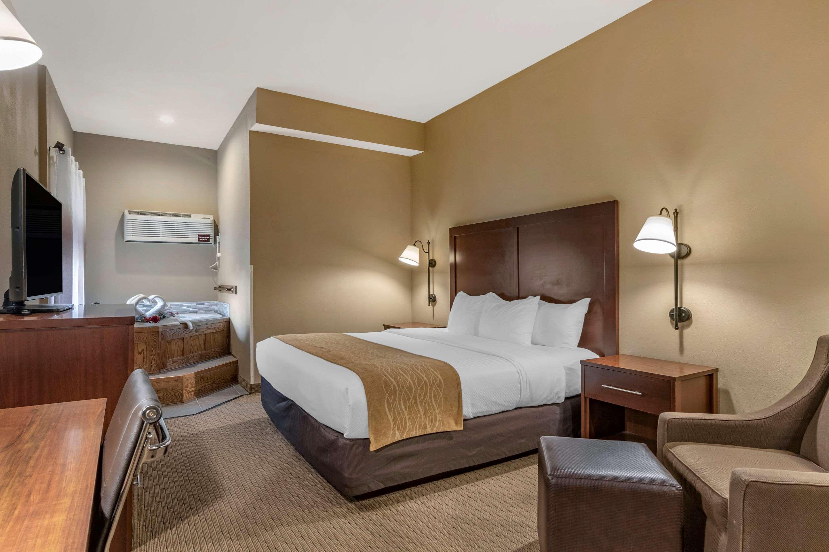 Comfort Inn Warrensburg Station Exteriör bild