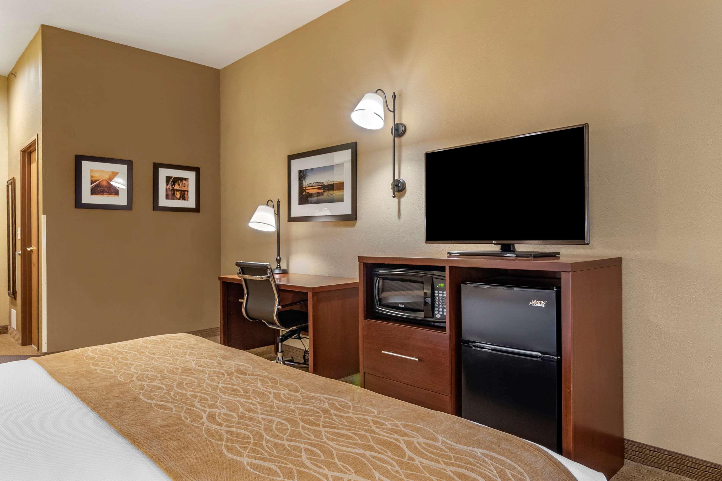 Comfort Inn Warrensburg Station Exteriör bild
