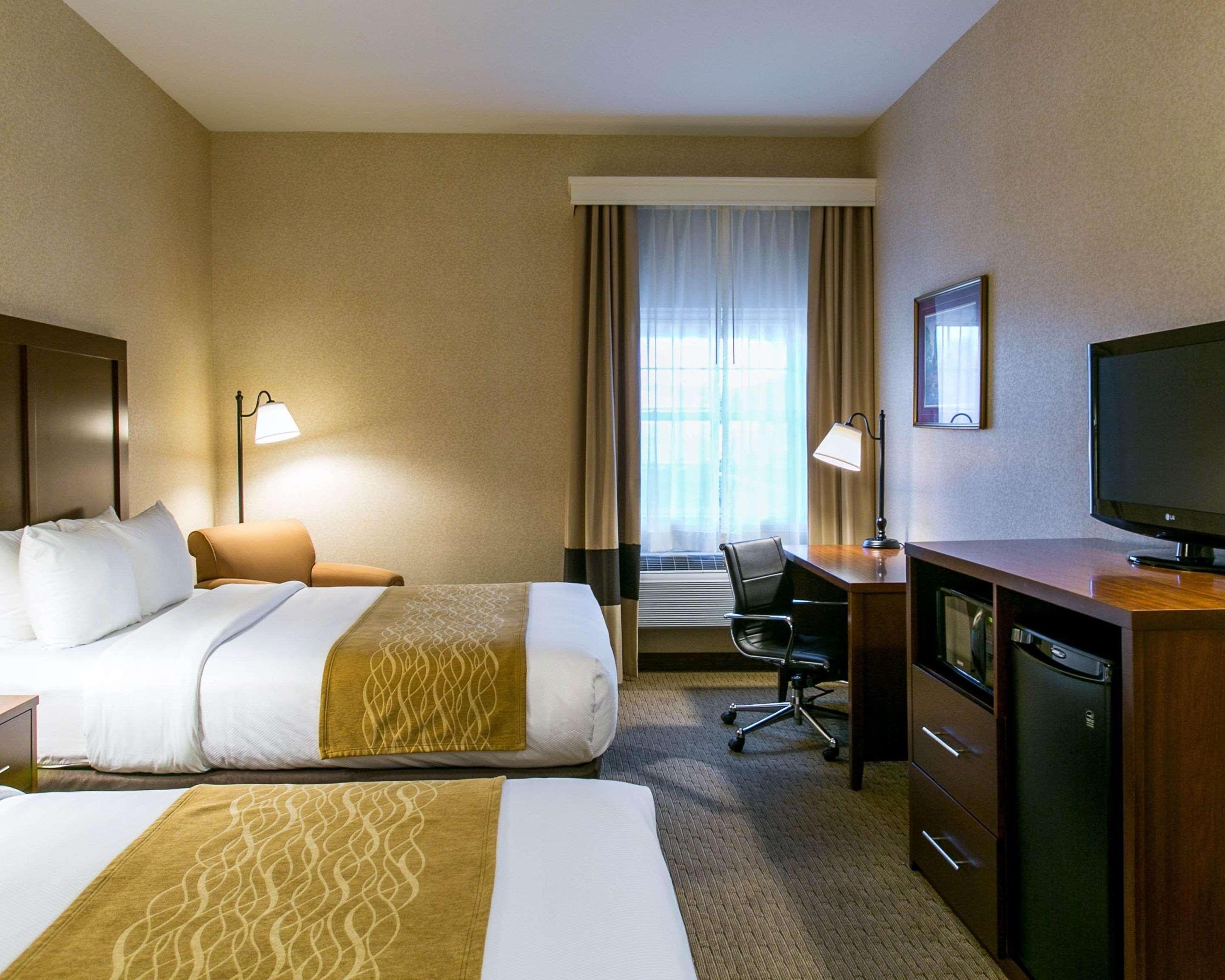 Comfort Inn Warrensburg Station Exteriör bild