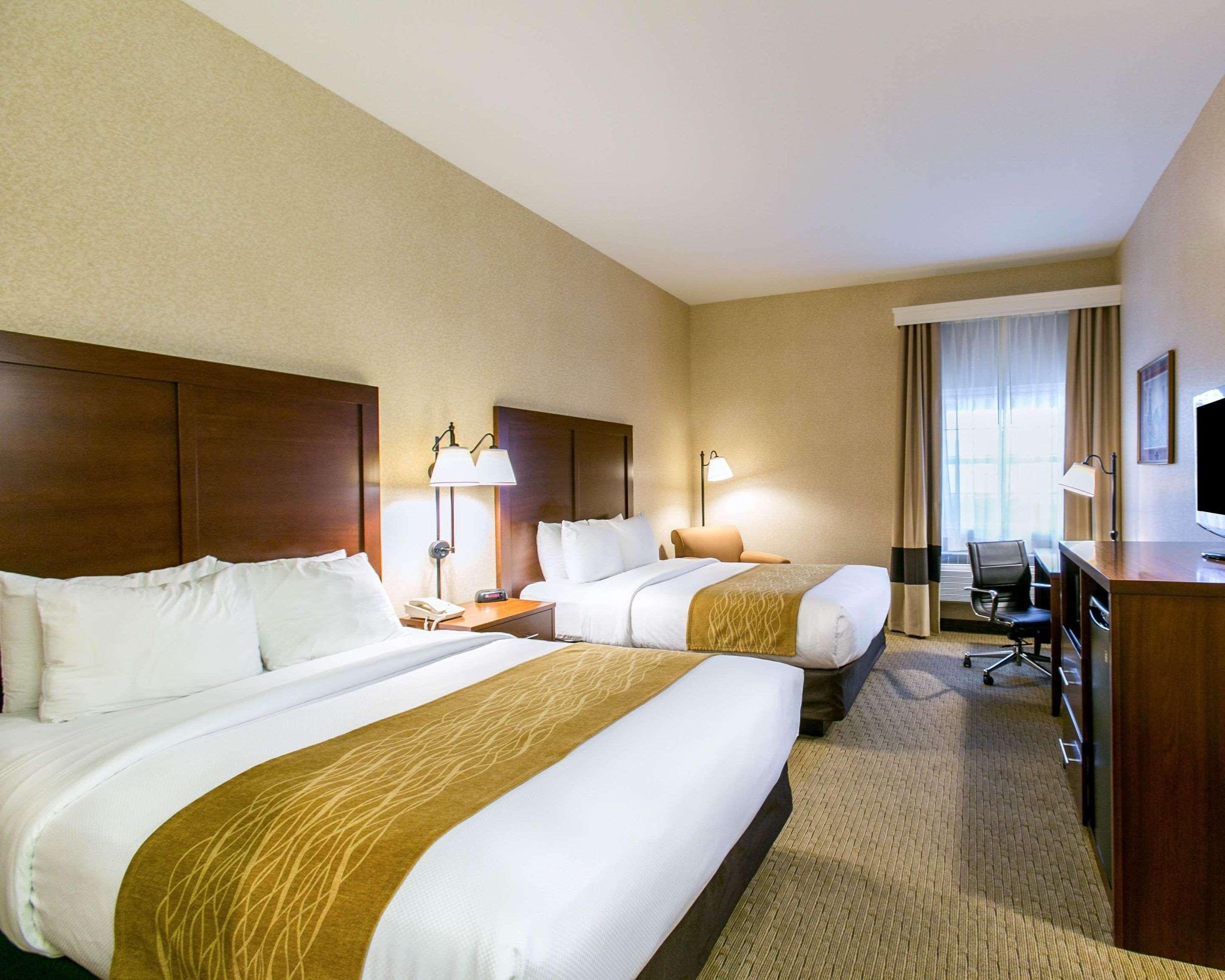 Comfort Inn Warrensburg Station Exteriör bild