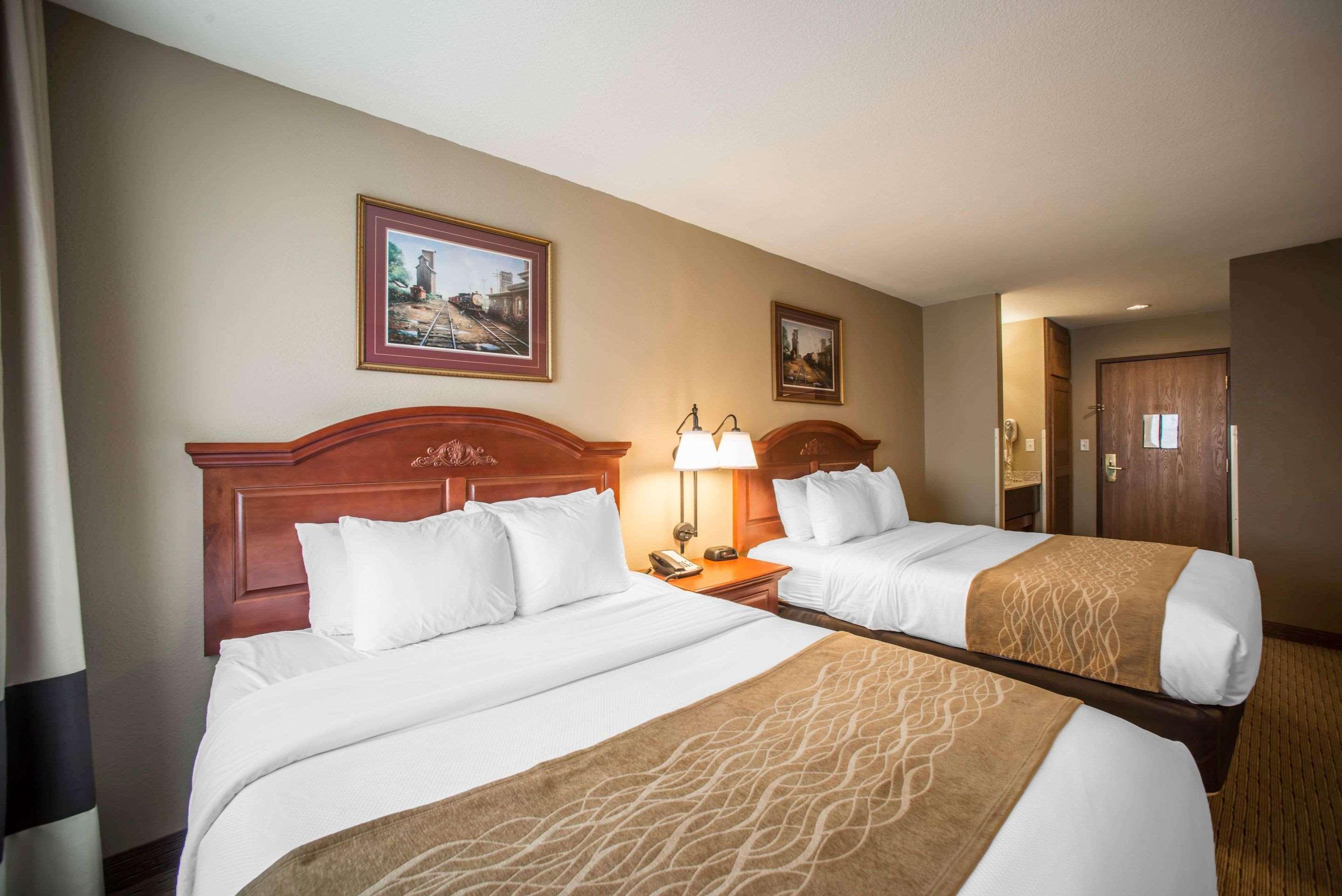 Comfort Inn Warrensburg Station Exteriör bild