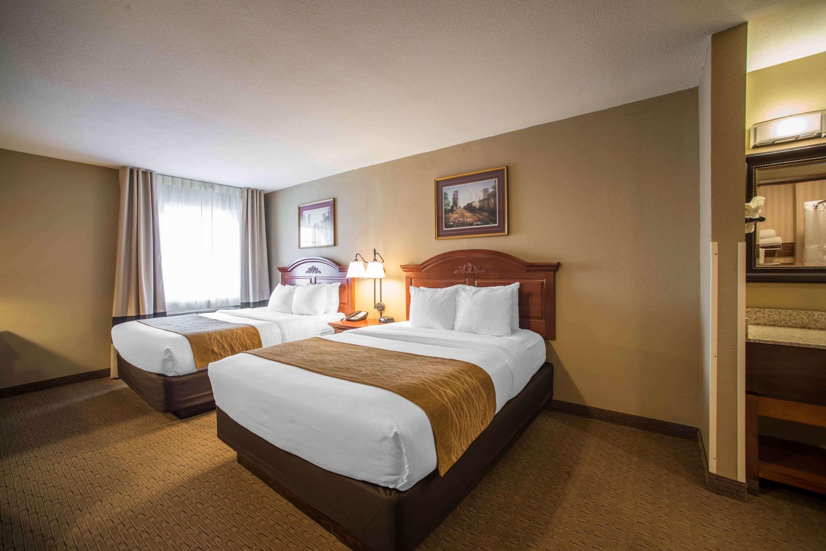 Comfort Inn Warrensburg Station Exteriör bild