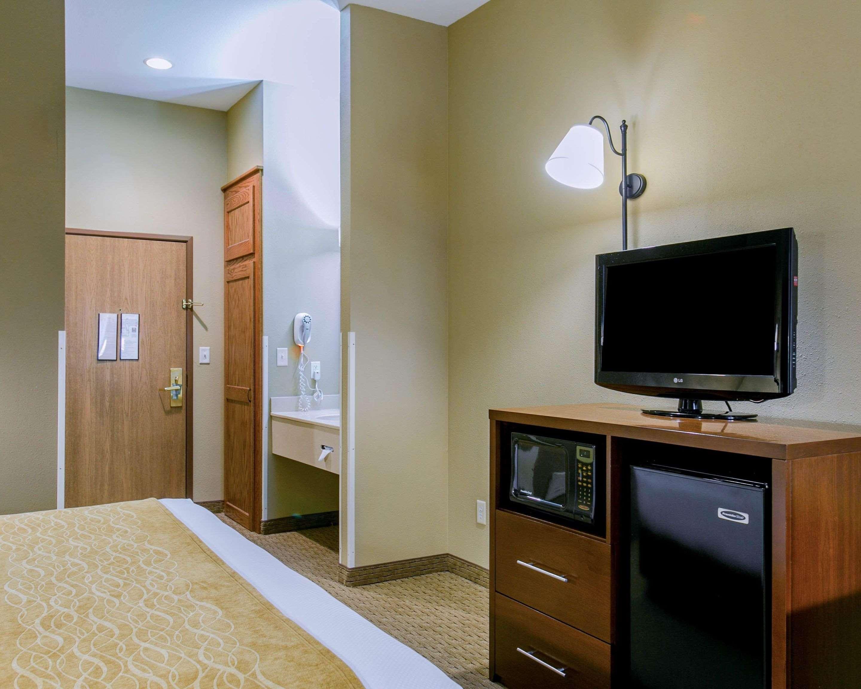 Comfort Inn Warrensburg Station Exteriör bild