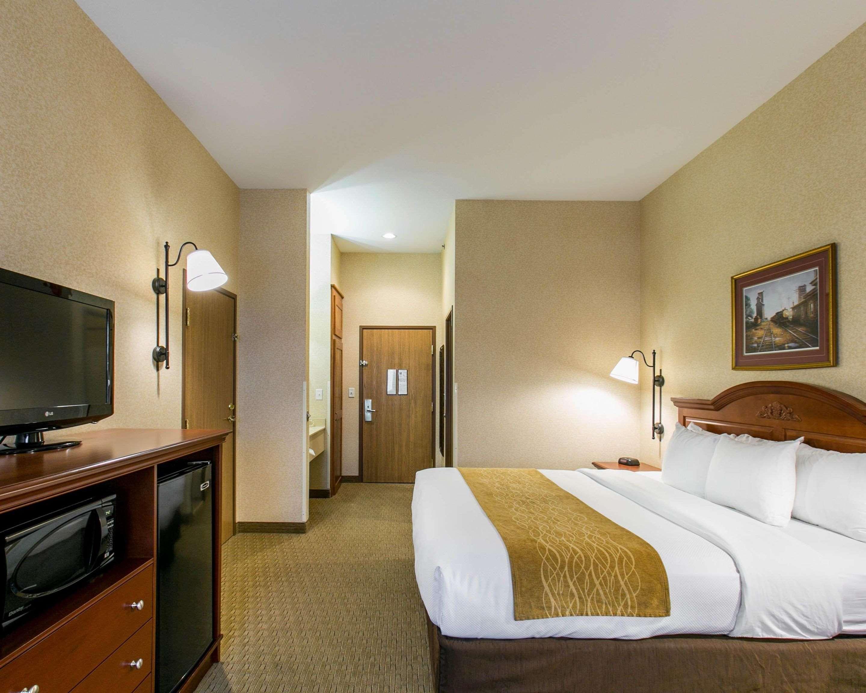 Comfort Inn Warrensburg Station Exteriör bild