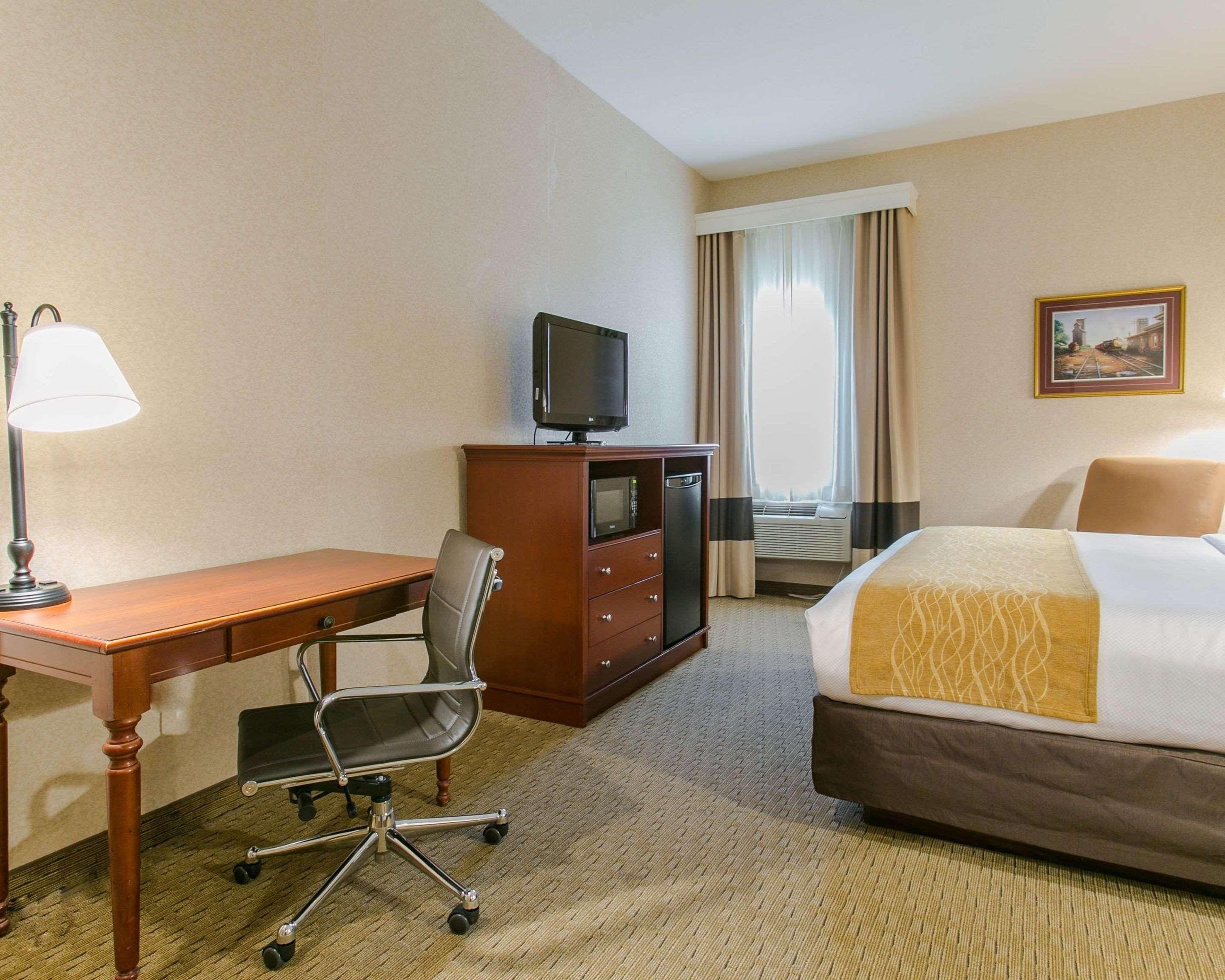 Comfort Inn Warrensburg Station Exteriör bild