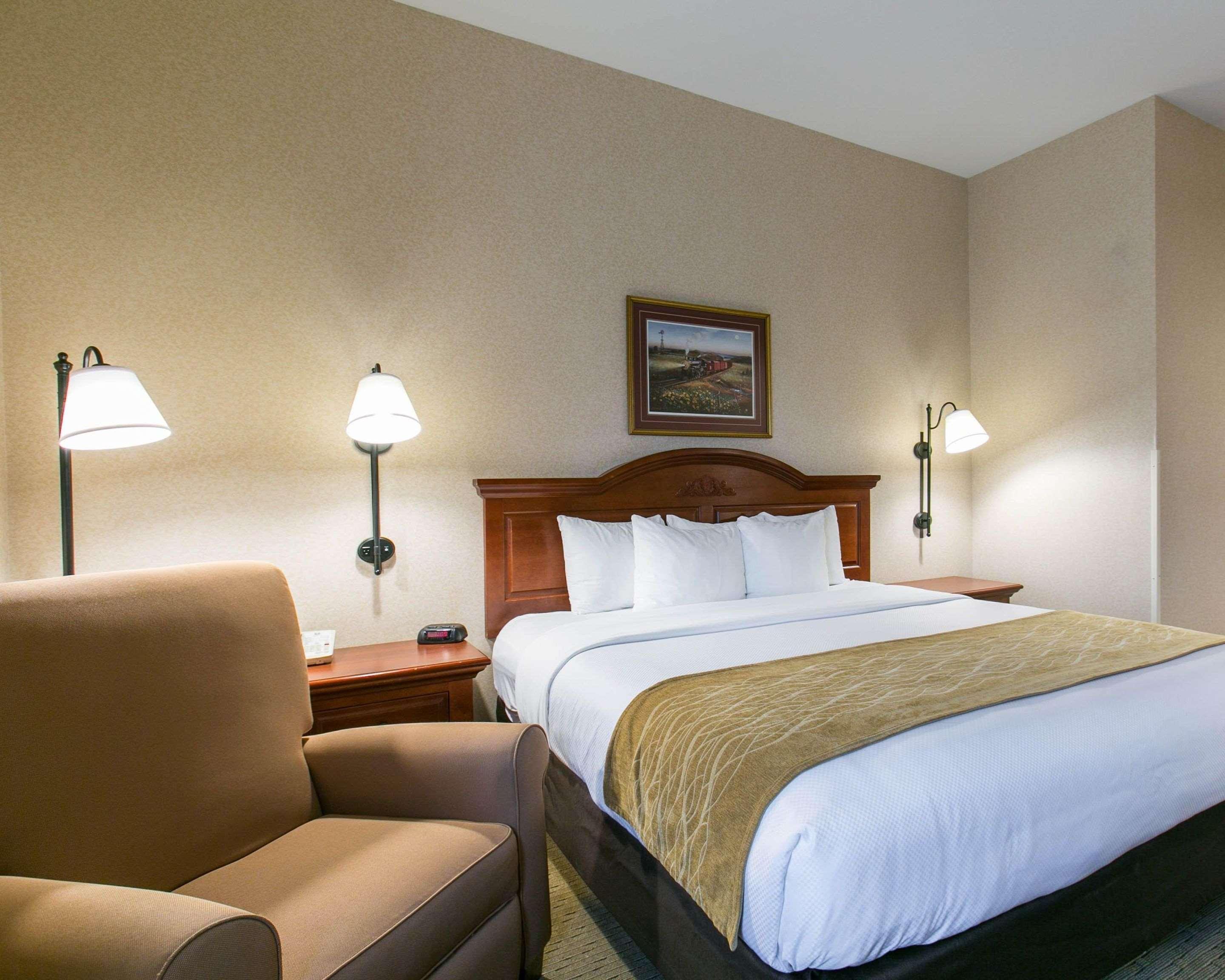 Comfort Inn Warrensburg Station Exteriör bild