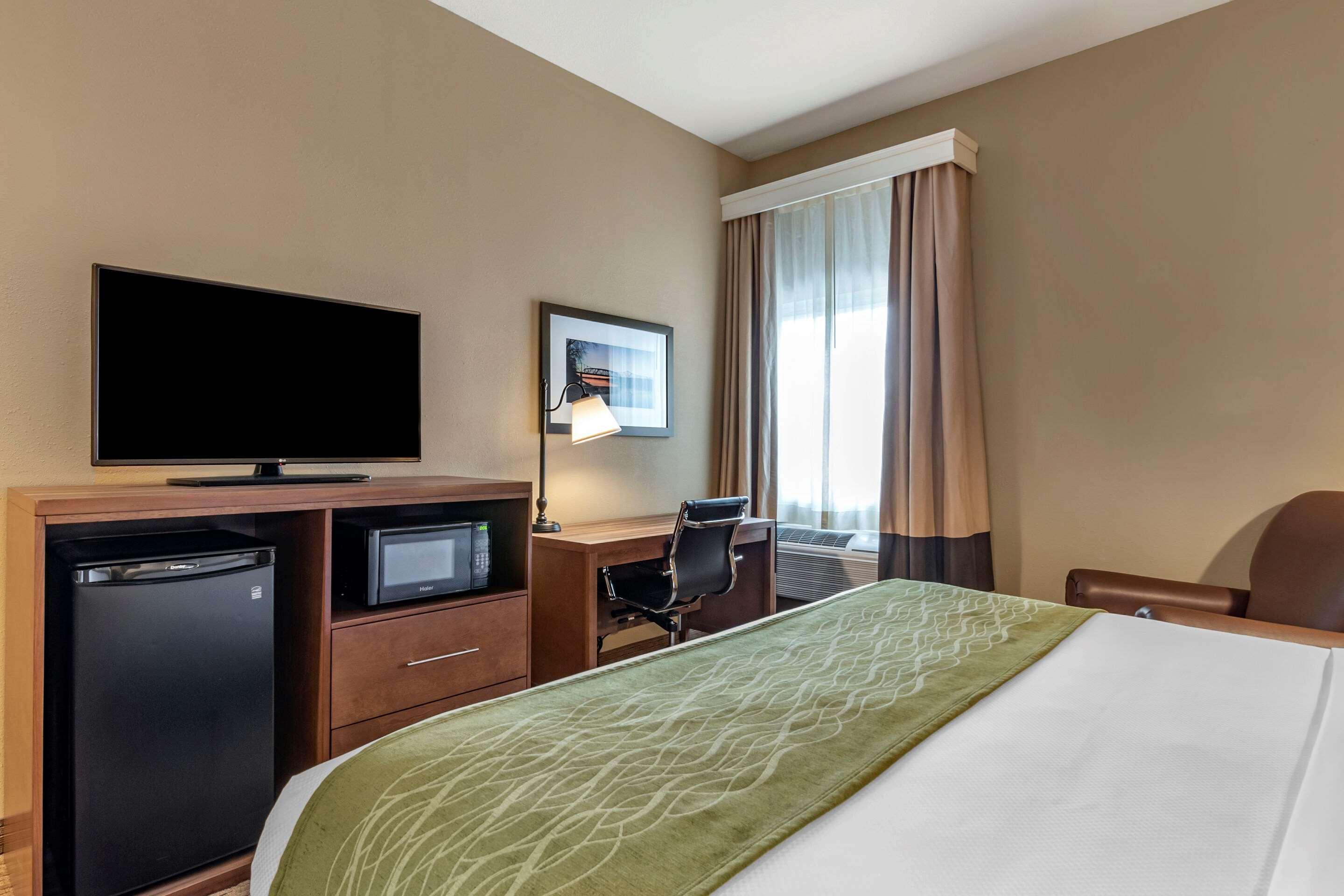 Comfort Inn Warrensburg Station Exteriör bild