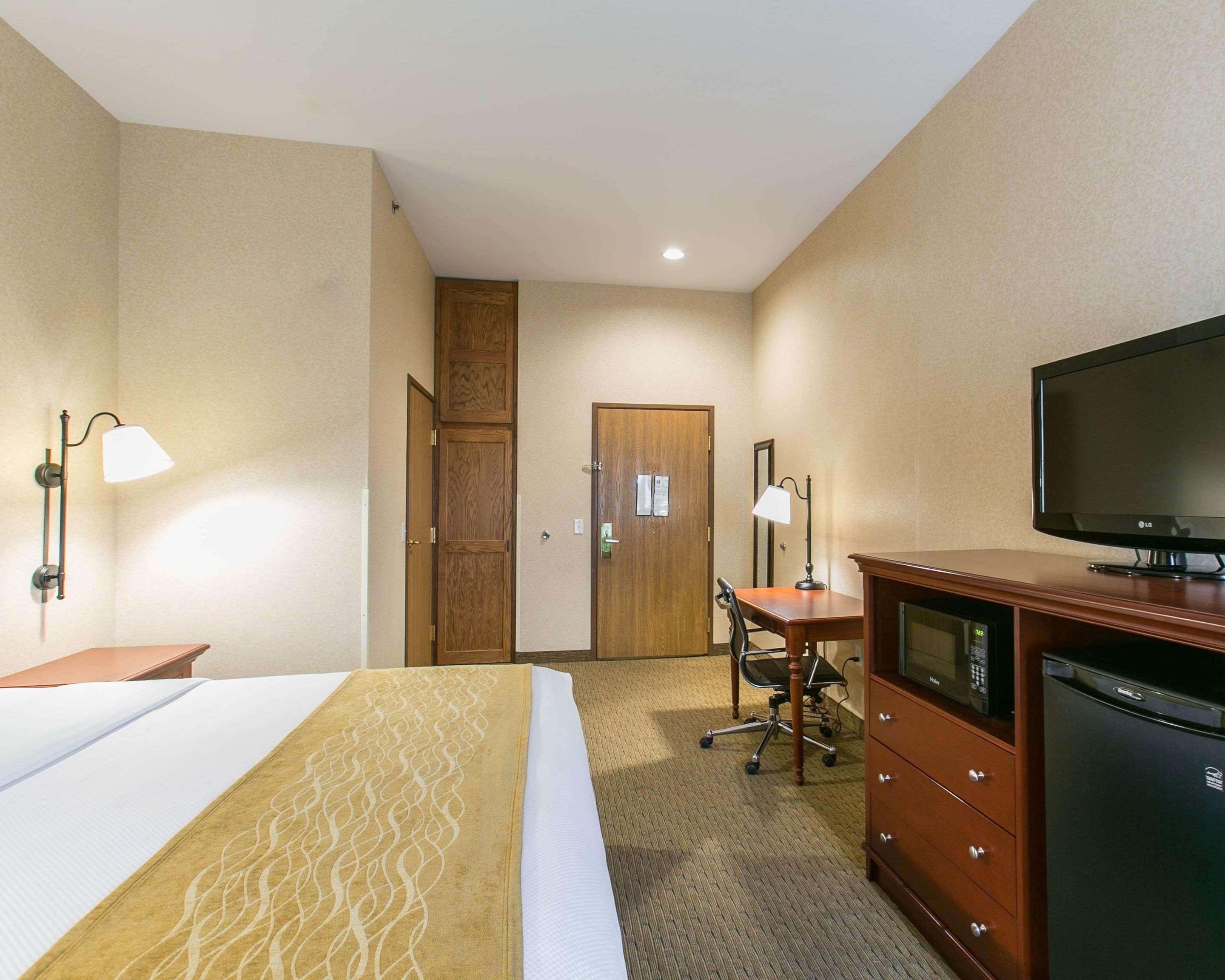 Comfort Inn Warrensburg Station Exteriör bild