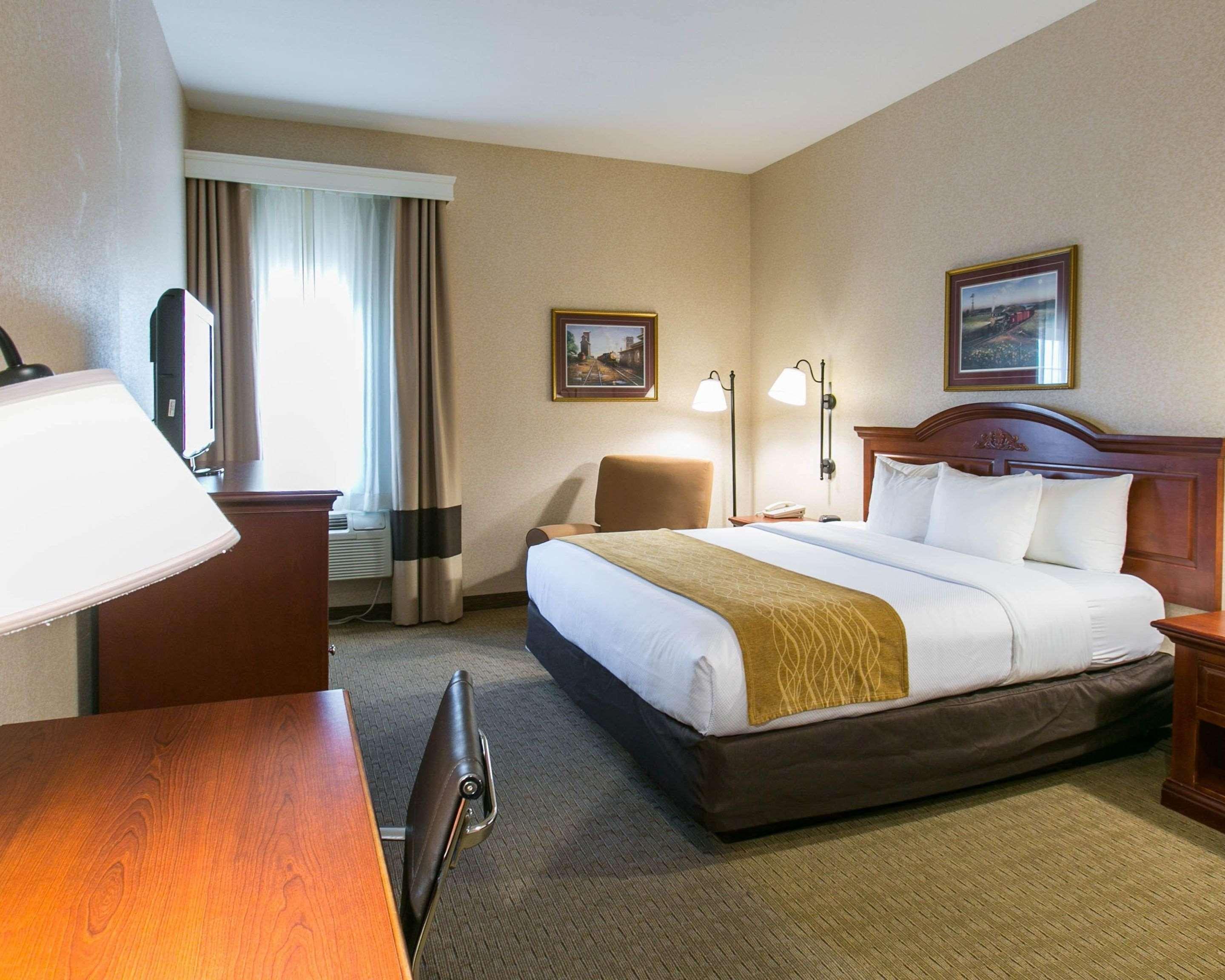 Comfort Inn Warrensburg Station Exteriör bild