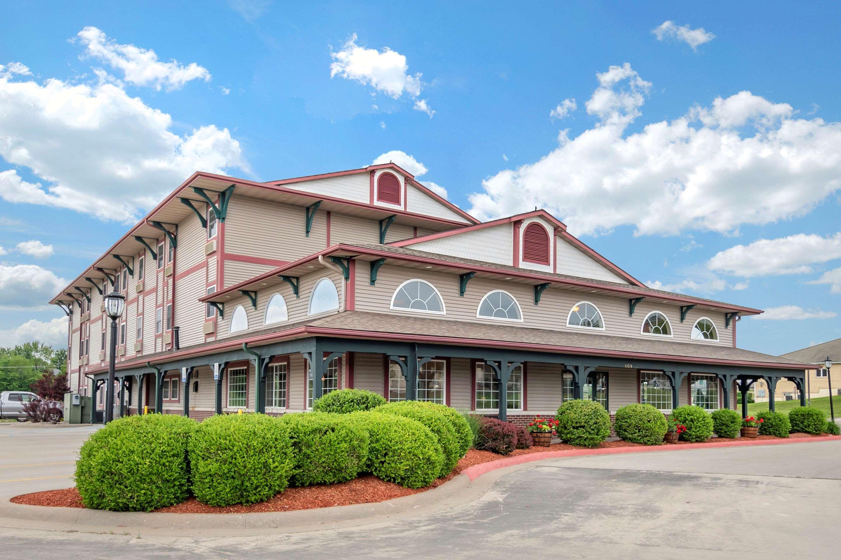 Comfort Inn Warrensburg Station Exteriör bild
