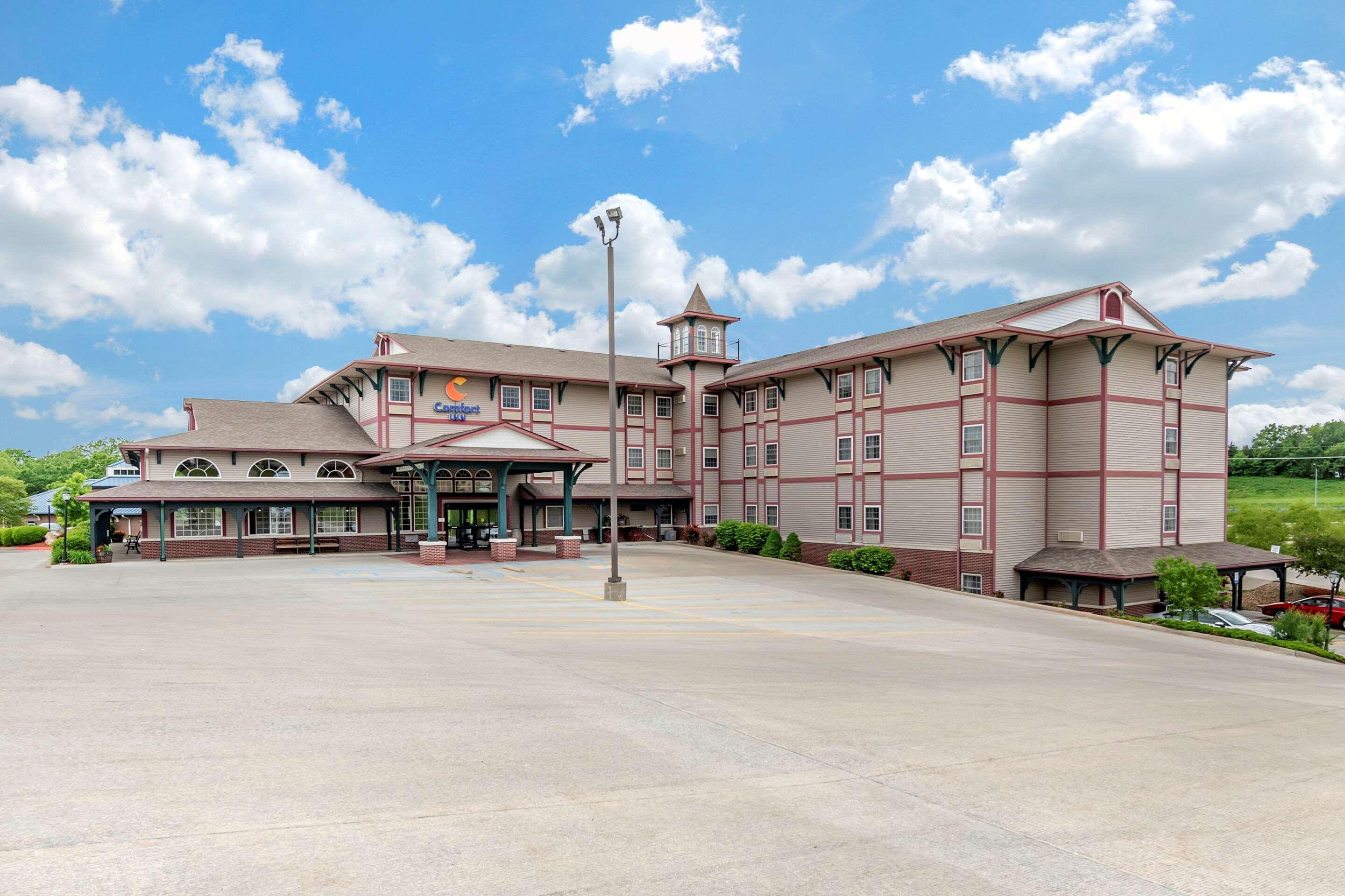Comfort Inn Warrensburg Station Exteriör bild