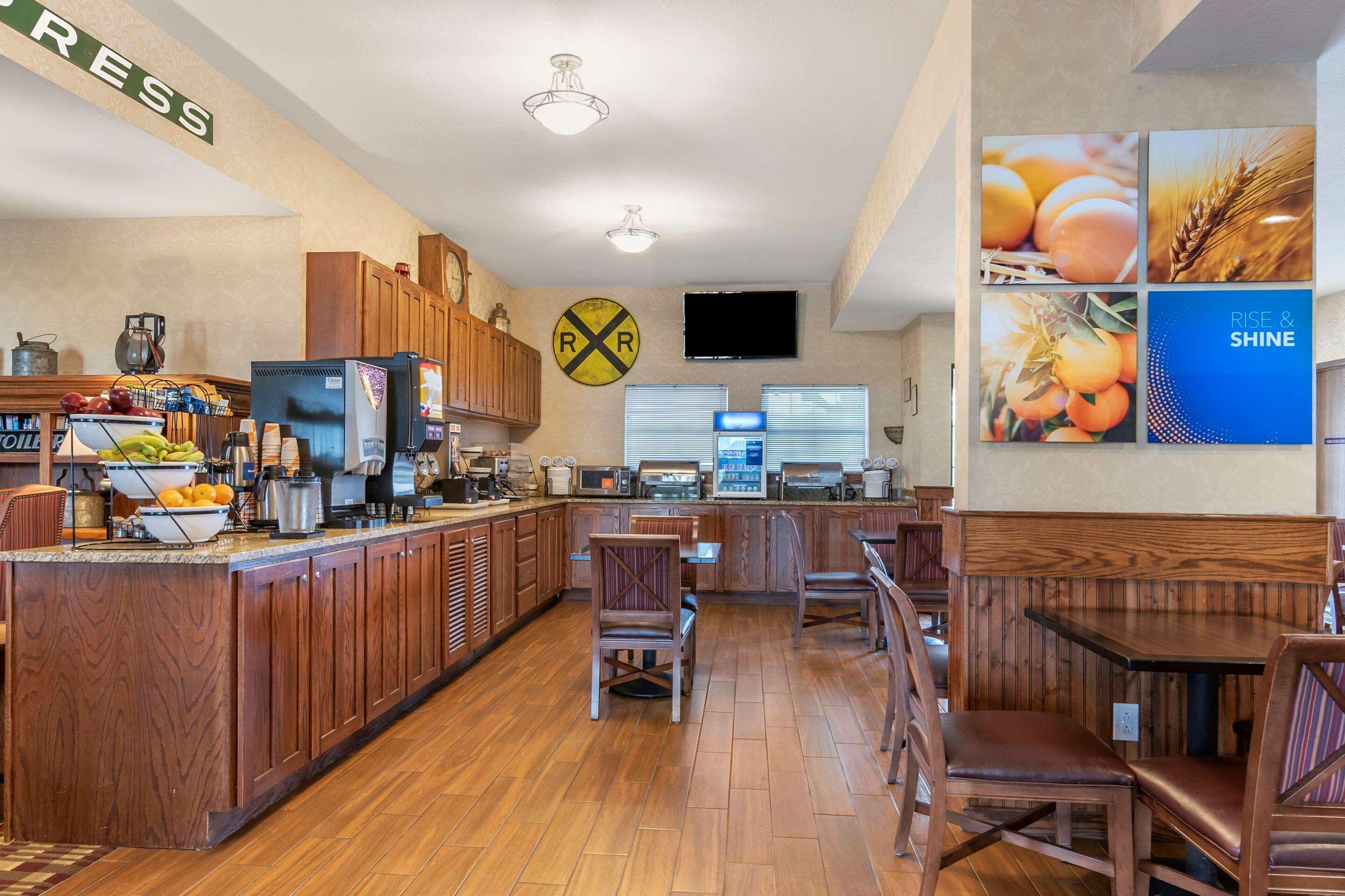 Comfort Inn Warrensburg Station Exteriör bild