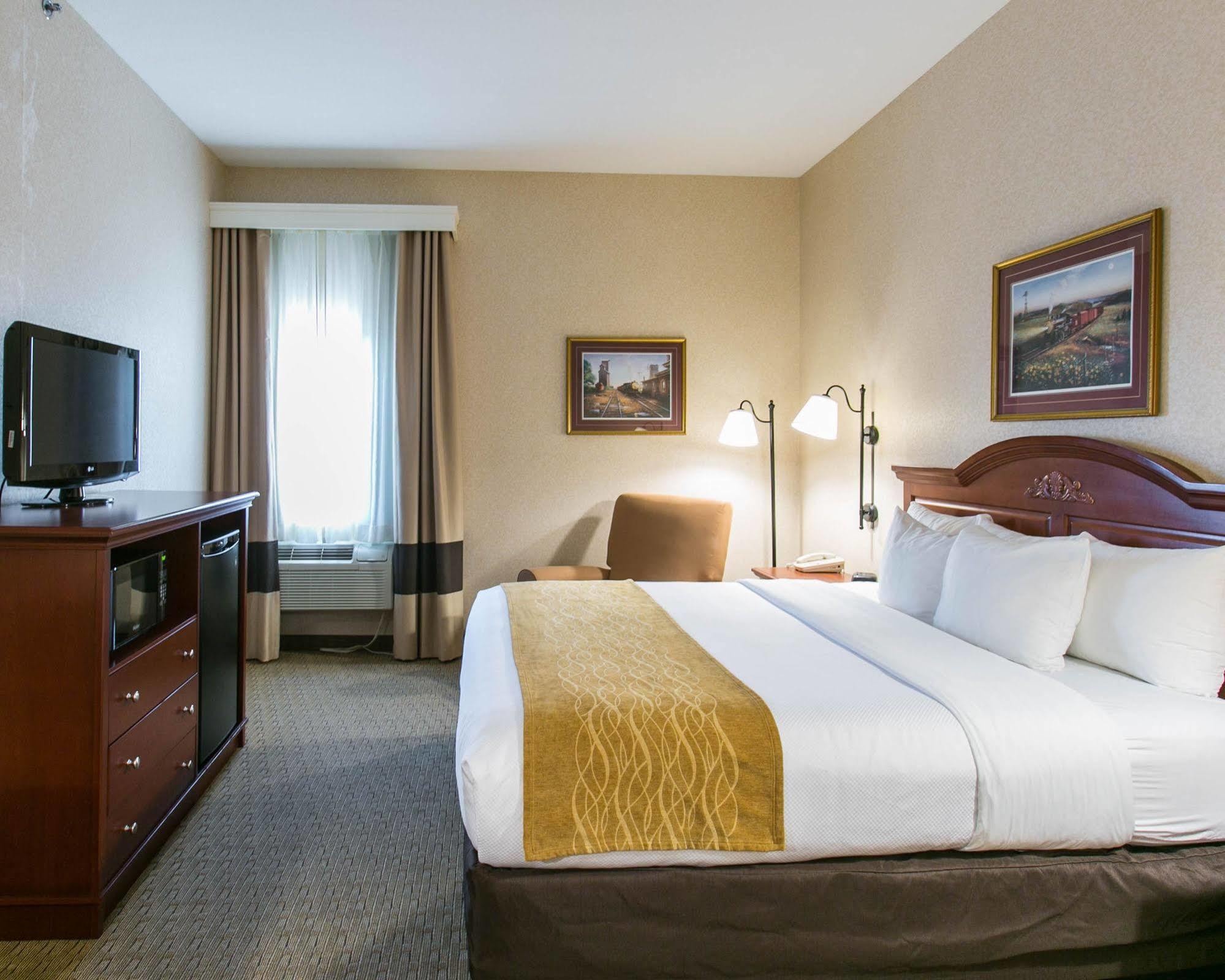 Comfort Inn Warrensburg Station Exteriör bild