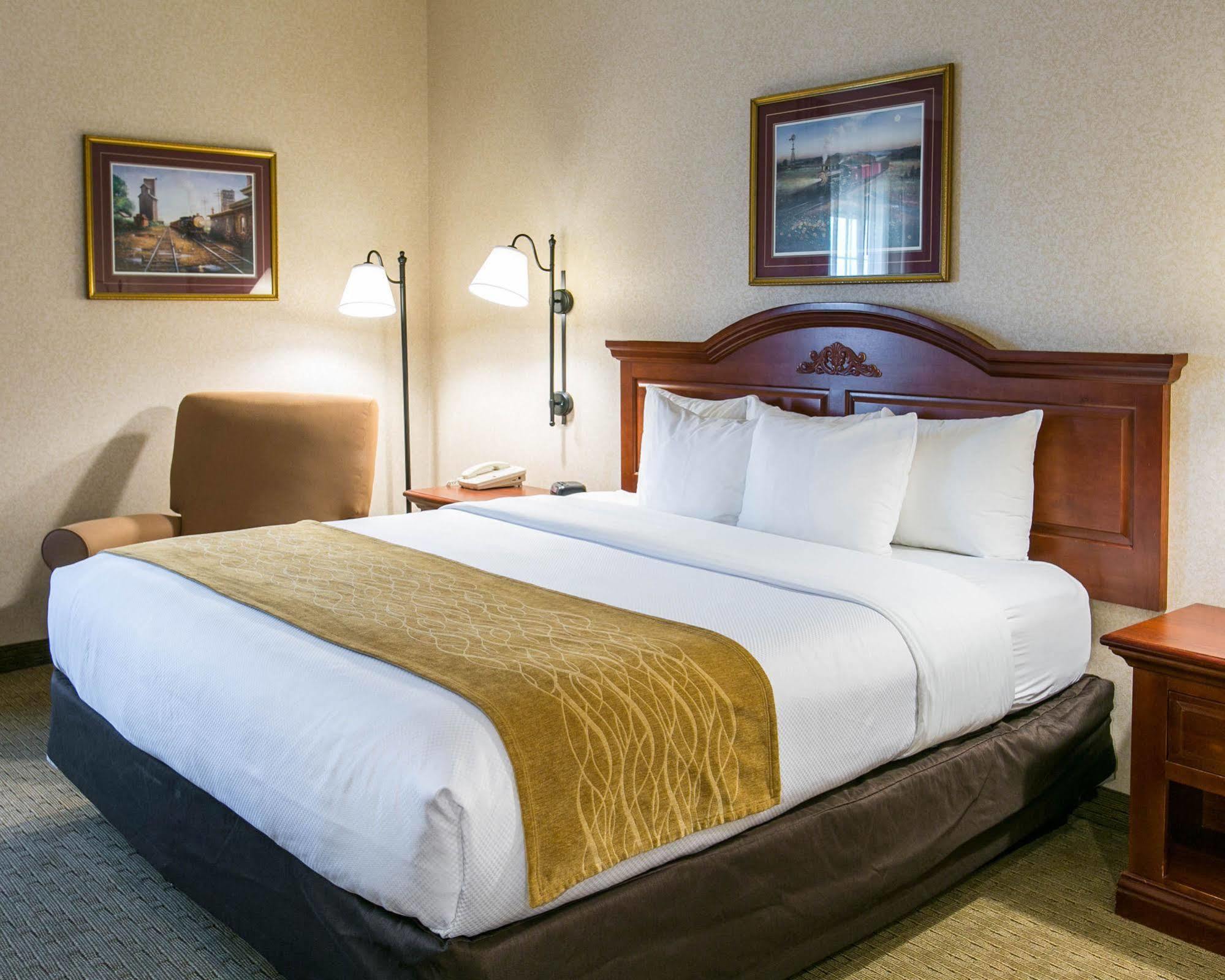 Comfort Inn Warrensburg Station Exteriör bild